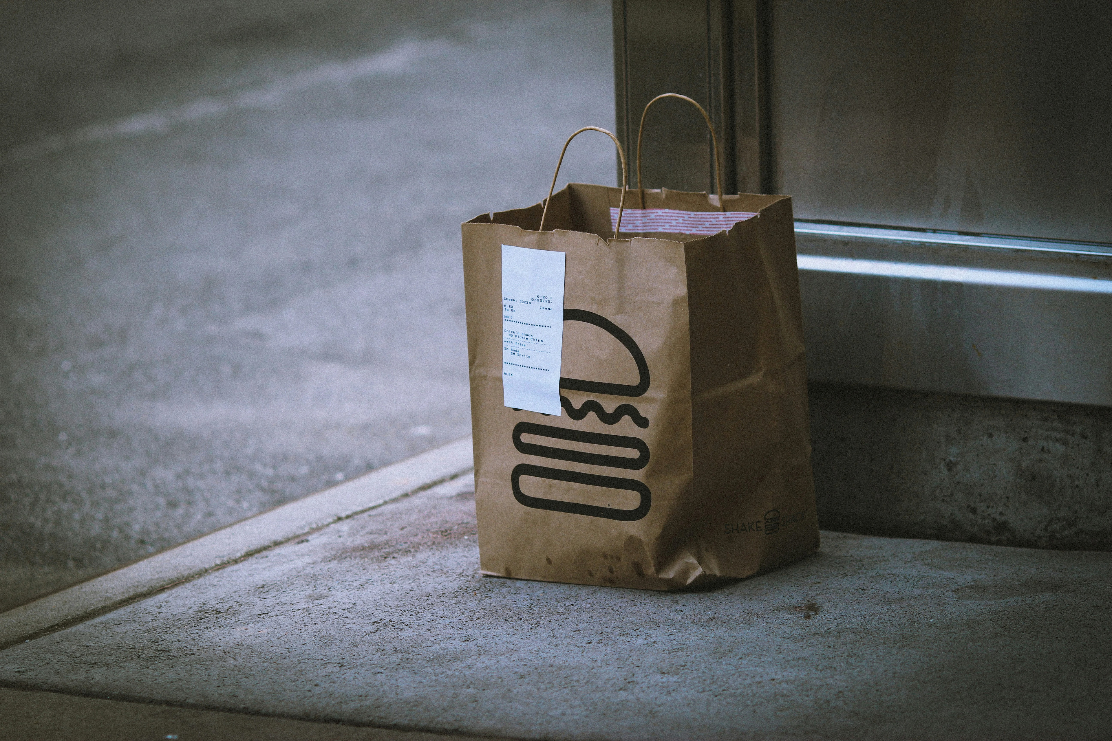 Feast on a Budget: Insider Tips for Affordable Food Delivery Deals!