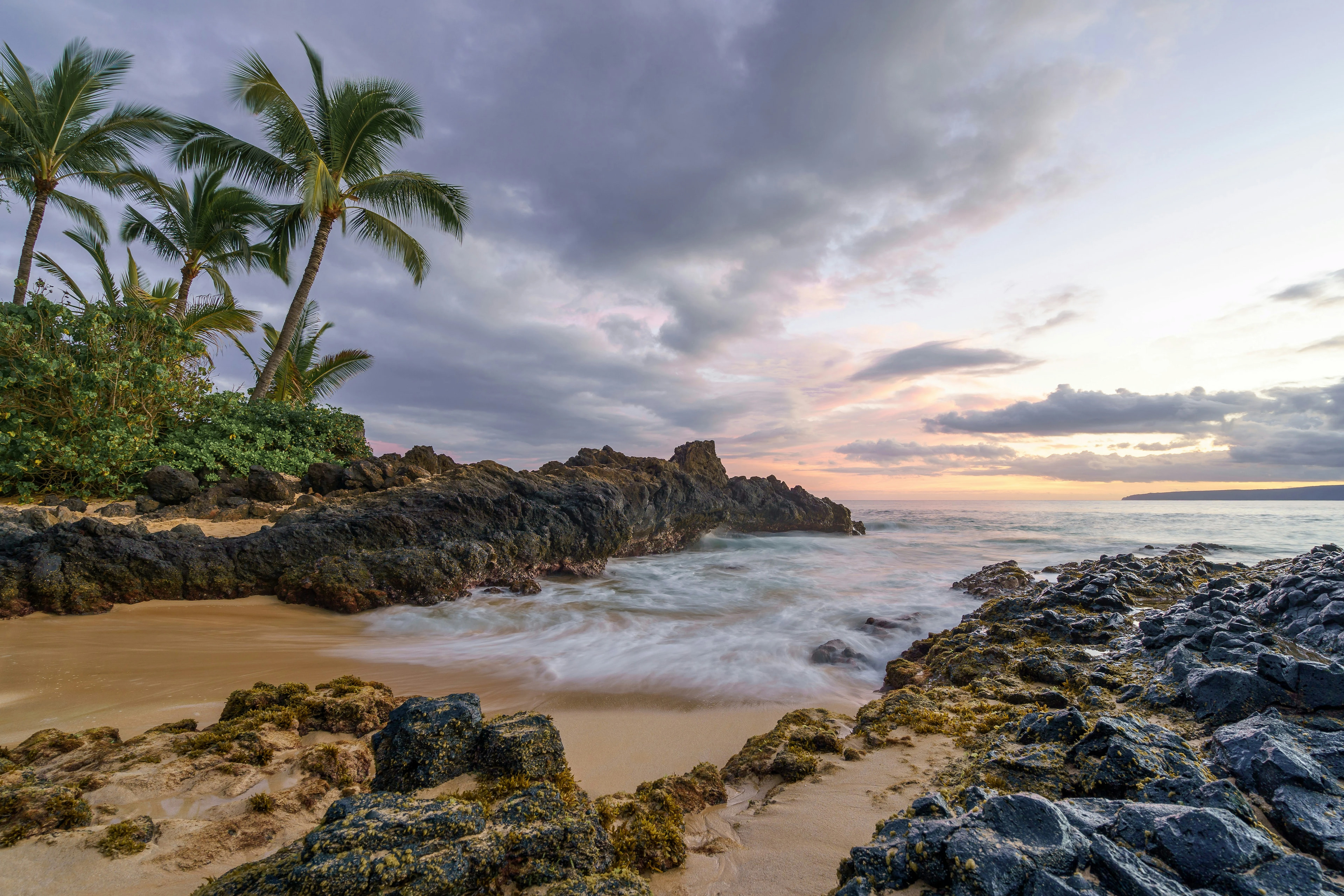 Shoreline Serenity: Unbeatable Deals on Maui Beachfront Rentals