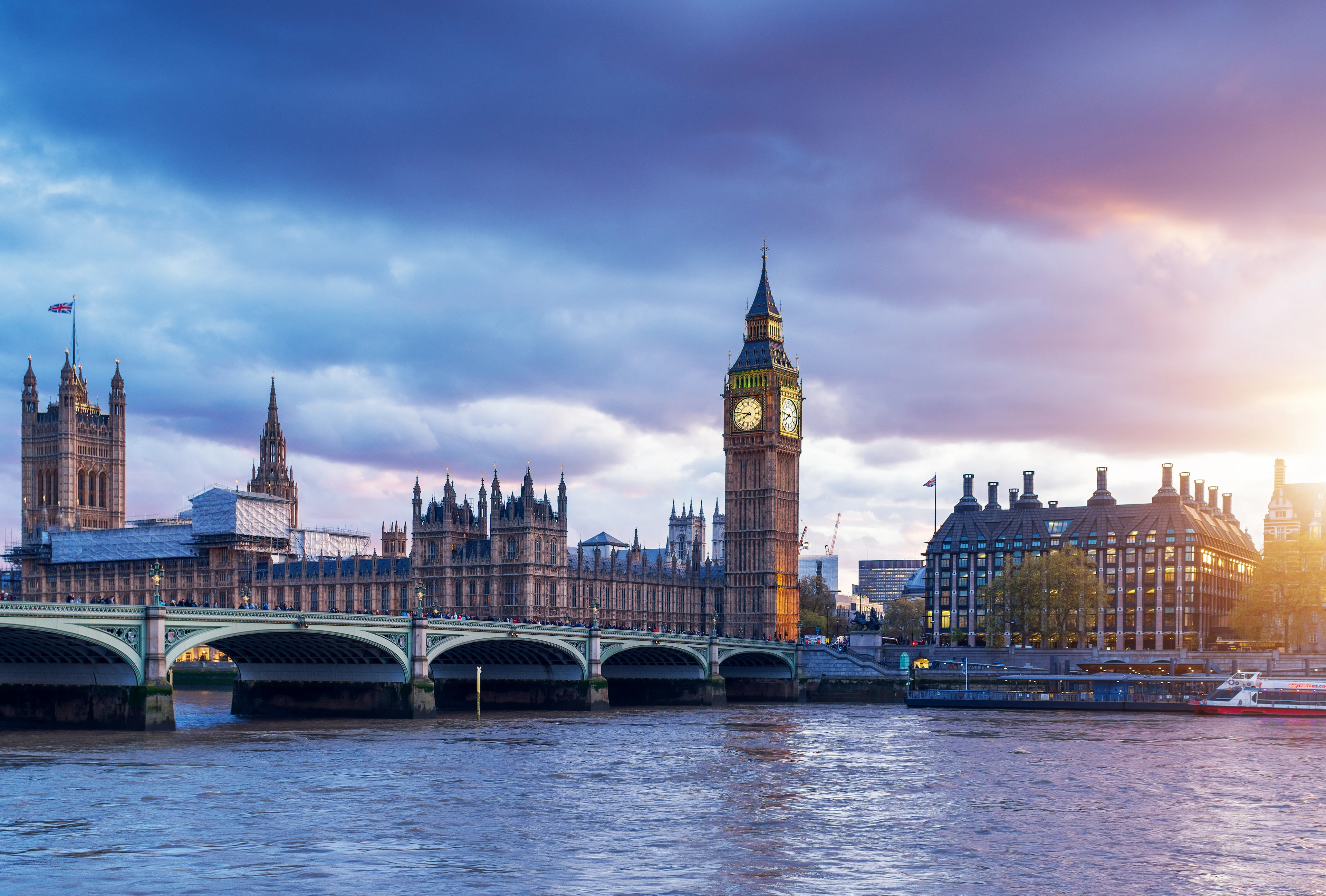 Why English Courses Are Your Best Investment in 2025